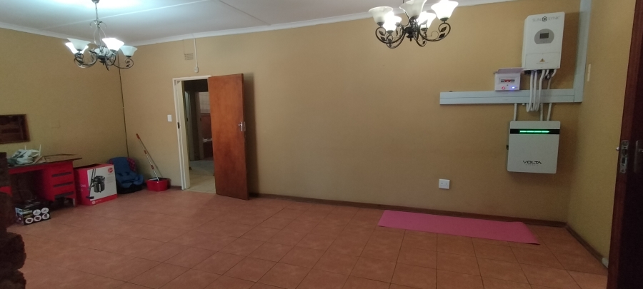 5 Bedroom Property for Sale in Jan Kempdorp Northern Cape